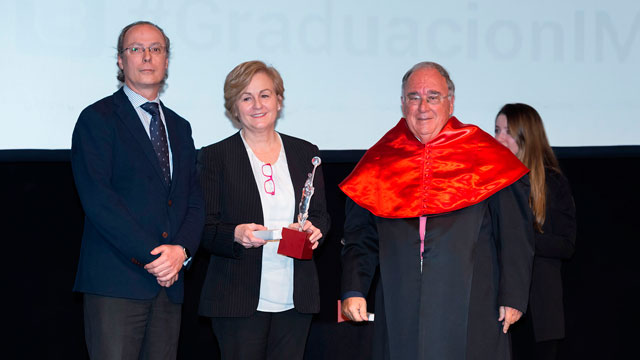 ACCIONA Premio IMF Empresa Mención Prevención de Riesgos Laborales. Recogen Pablo Yánez y Pilar Alfranca