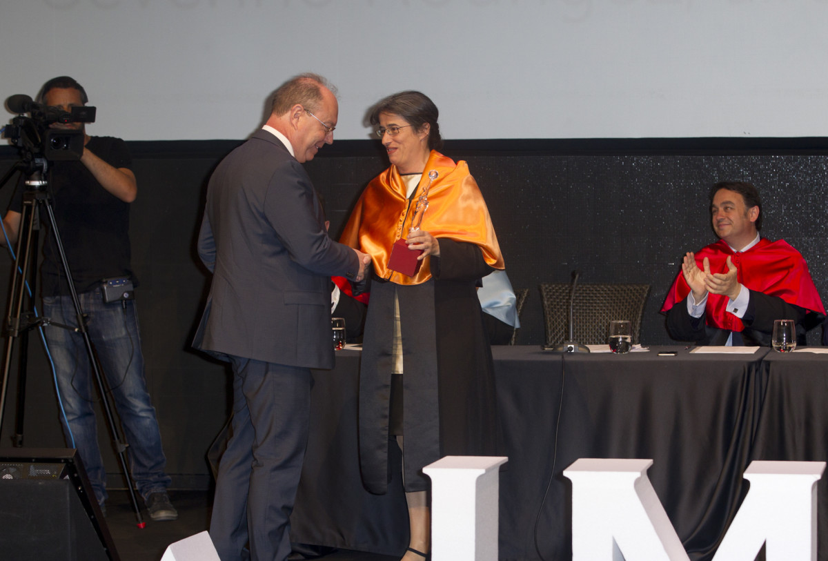 Belén Arcones entrega Premio IMF por un Mundo Mejor 2017 a Fundación Once