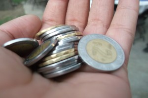 Monedas_en_la_mano
